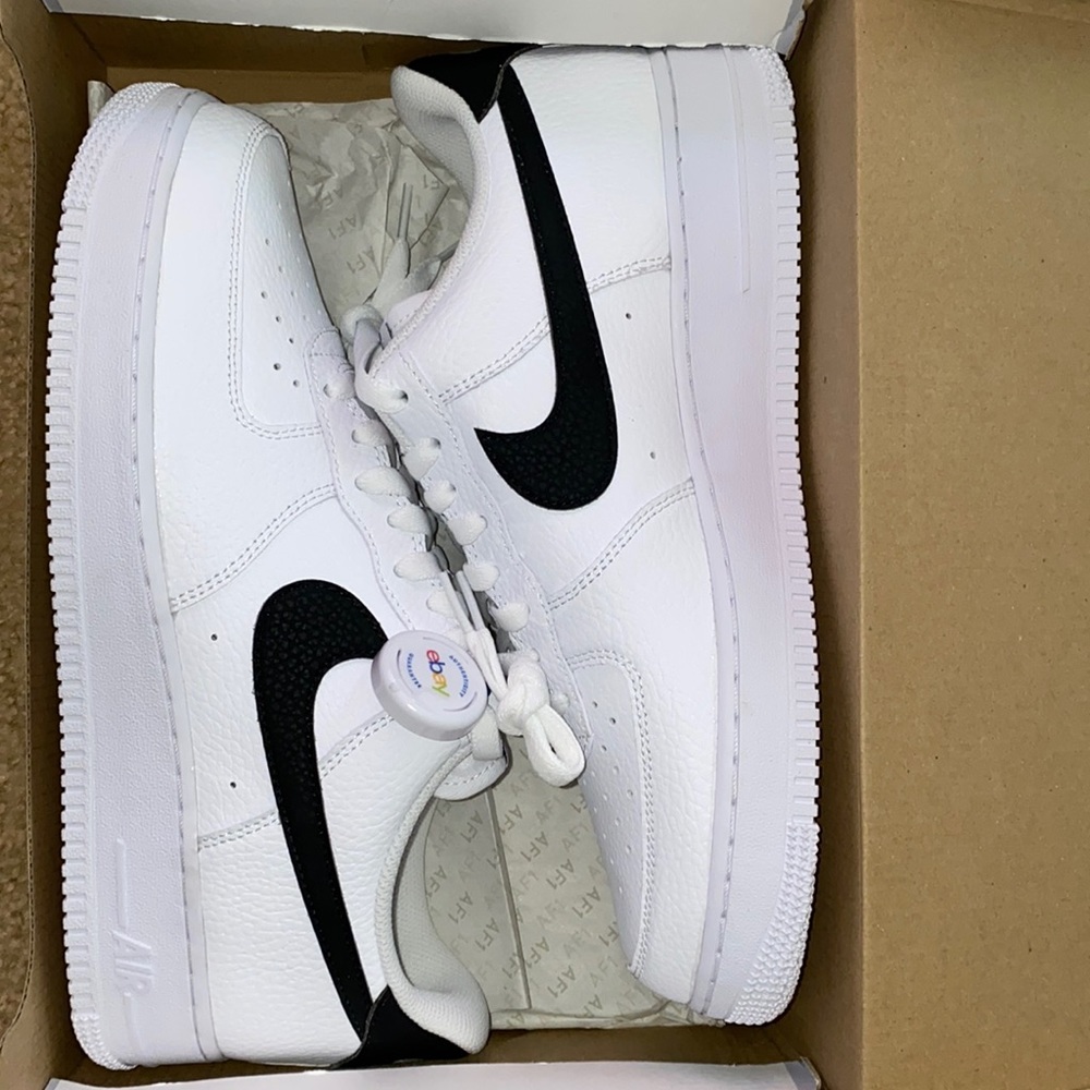 White & Black Air Force 1 07 Size 10.5 New With Tags